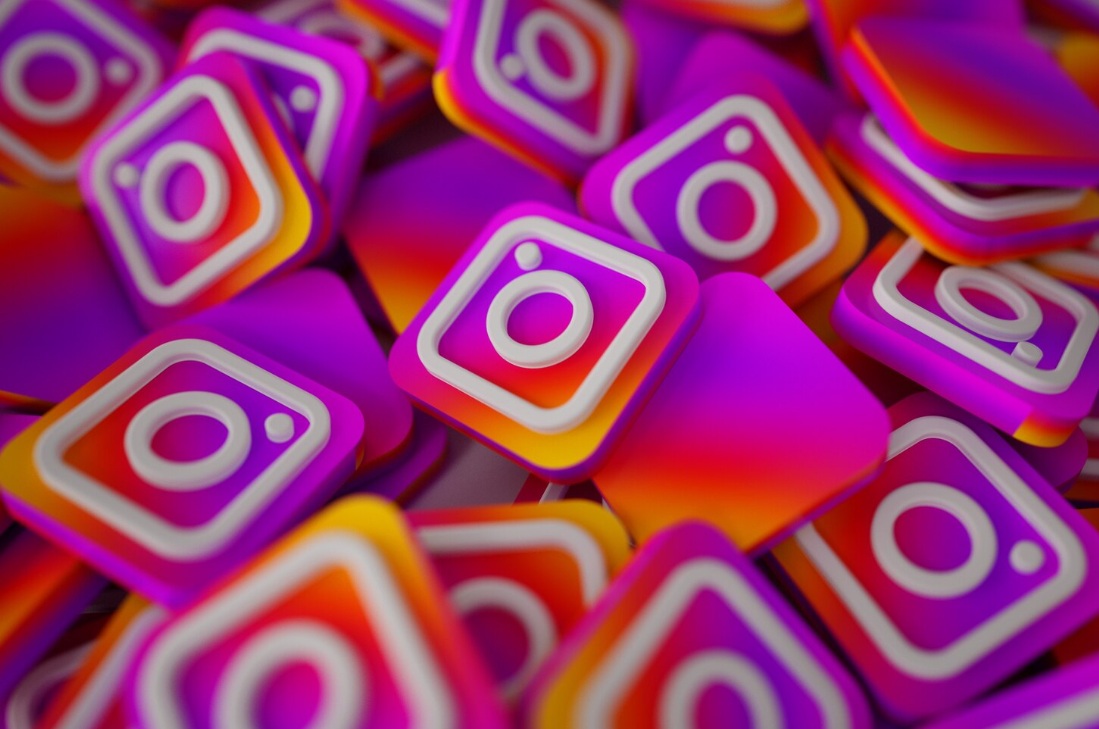 Pile of 3D Instagram logos