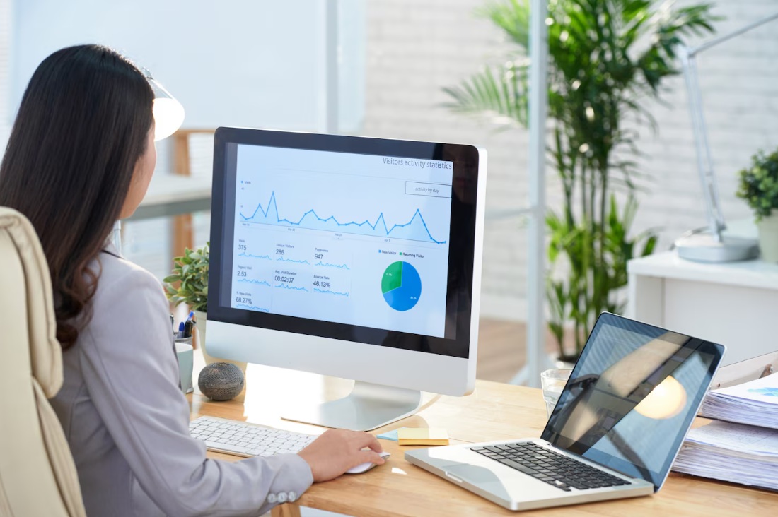 6 Free Google Position Tools to Improve Your Organic Rankings with Data 2 Woman watching web analytics on her monitor