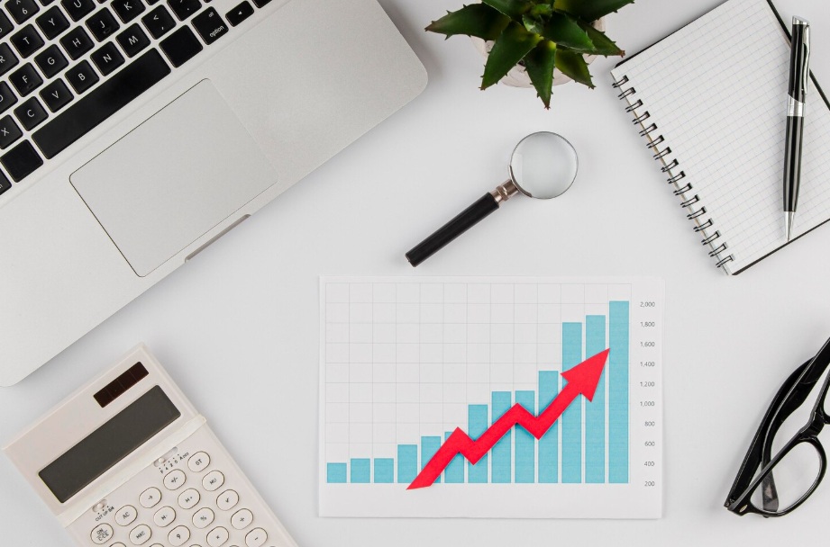 How to Outsource SEO Services: Complete Guide to Get Started 5 Top view of office desk with growth chart